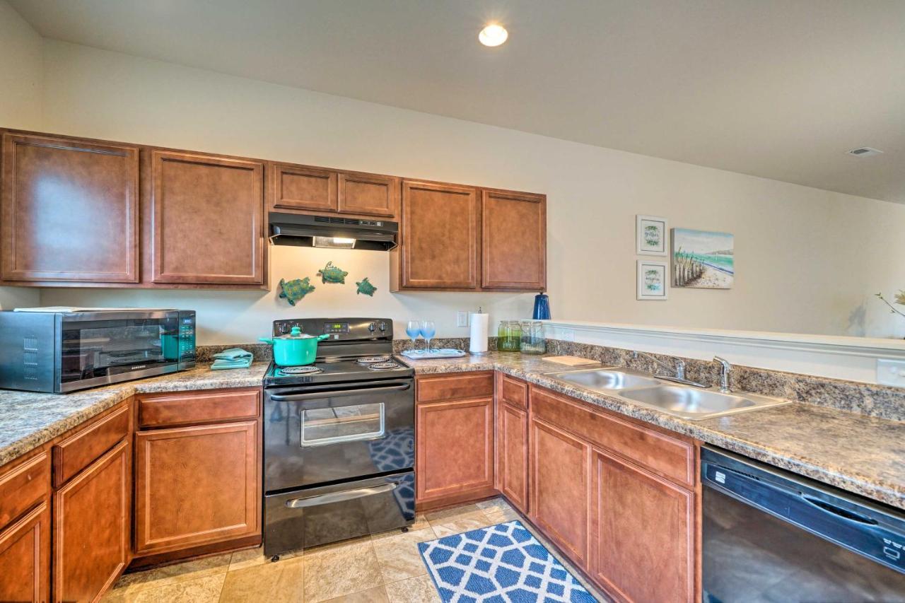 Modern Coastal Condo With Patio 1 Mi To Beaches! Carolina Beach Exterior foto